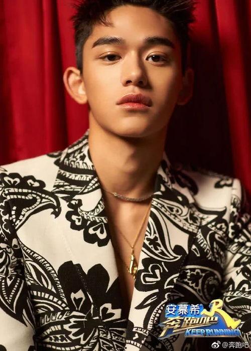 黄旭熙最新爆料九个小时,揭秘娱乐圈幕后真相 第1张 黄旭熙最新爆料九个小时,揭秘娱乐圈幕后真相 第1张